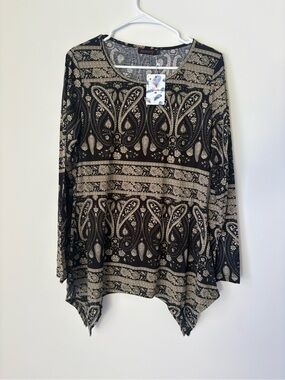 Black & Cream Paisley Long-Sleeve Handkerchief Hem Tunic